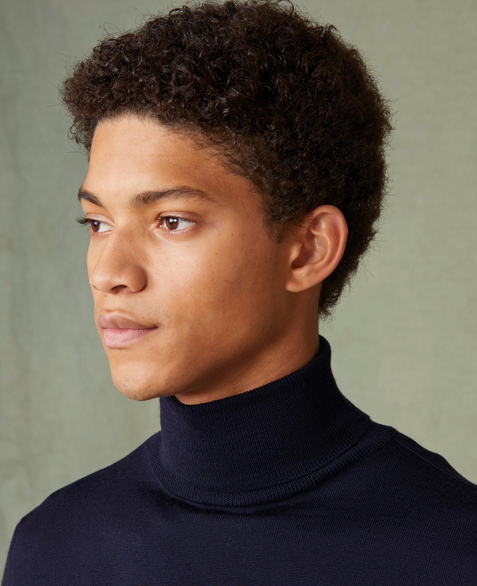 Male model outlet turtleneck