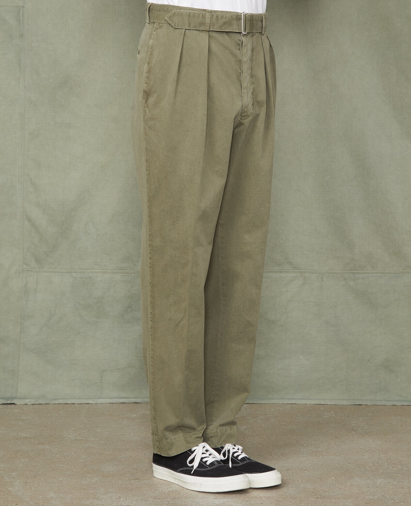 Relaxed fit best sale pleated chino